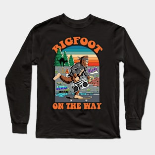 Bigfoot skateboard Long Sleeve T-Shirt